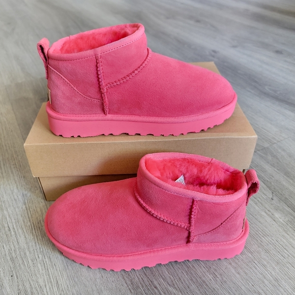 UGG Classic Ultra Mini Boot - Picture 1 of 9